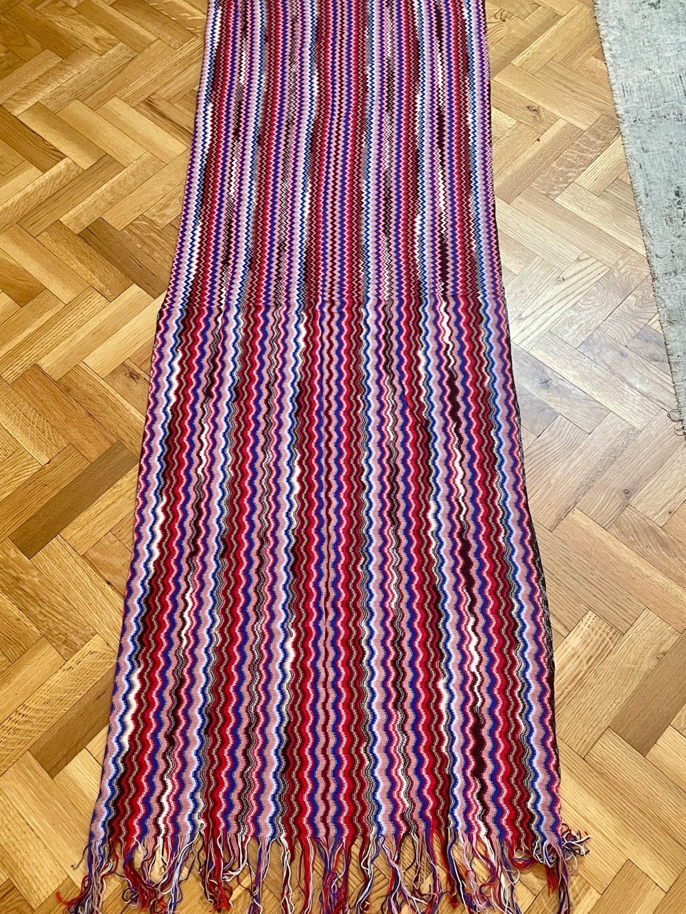 NWOT~MISSONI~Zigzag Fringe Scarf/Shawl, 70"x25", Pink/Red Multi - Picture 5 of 6